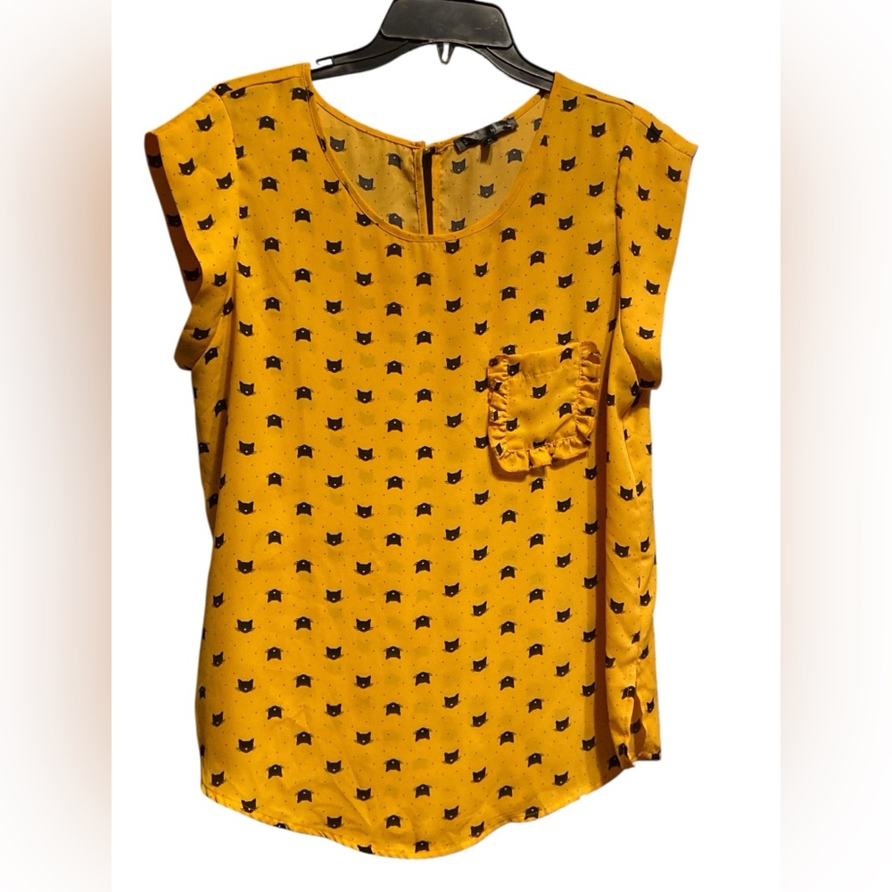 🐈‍⬛ Playful Yellow Top with Black Cat Design 🐈‍⬛